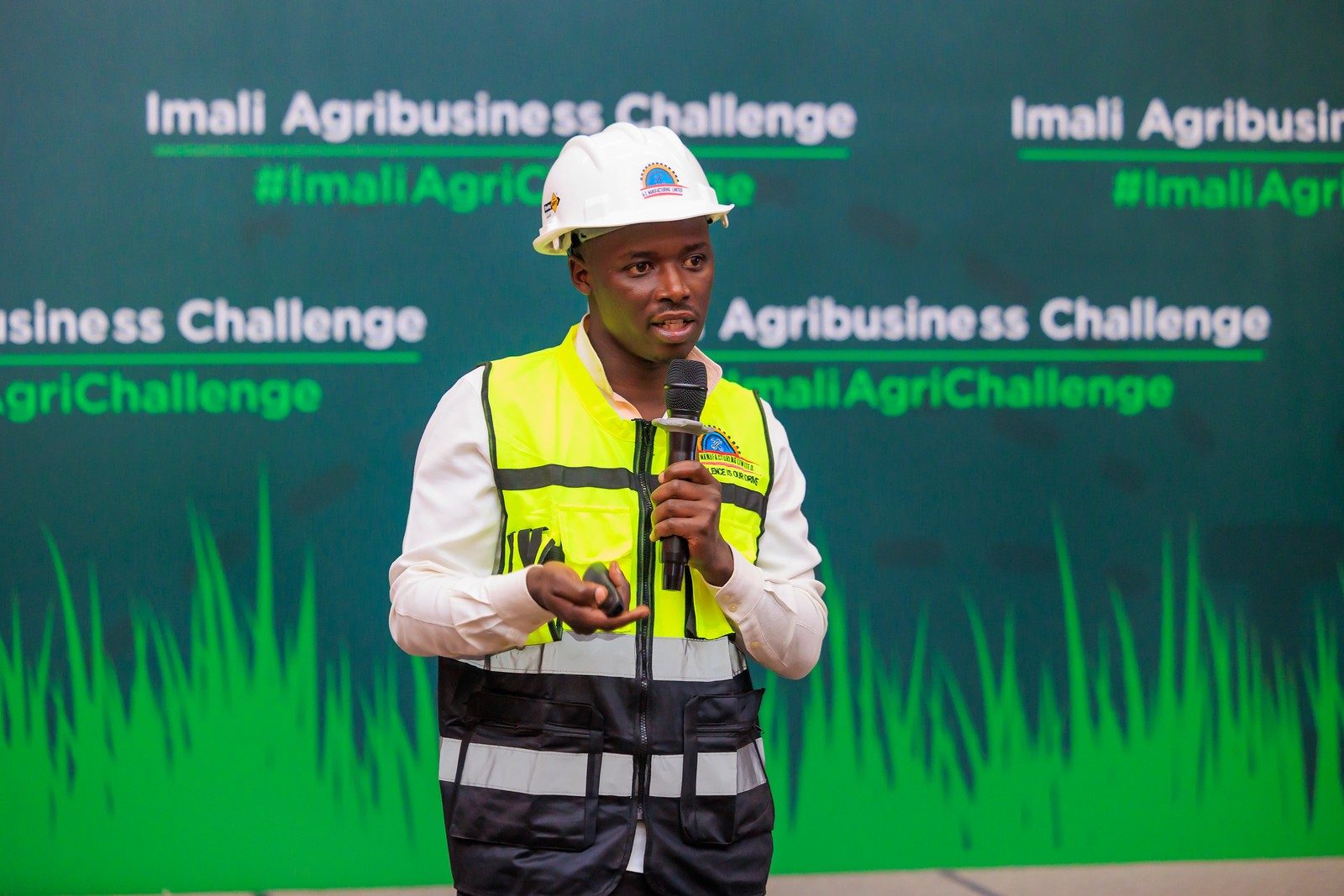 David Tuyishime pitching A-Z Manufacturing at the iMali Agribusiness Challenge 2025